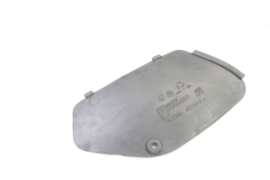 photo de LINKE INSPEKTIONSÖFFNUNGSKLAPPE PIAGGIO XEVO - X EVO 125 (2007 - 2017) - Alternative Perspektive