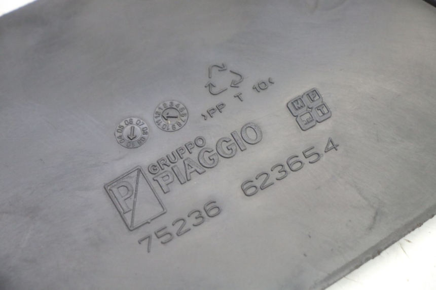 photo de LINKE INSPEKTIONSÖFFNUNGSKLAPPE PIAGGIO XEVO - X EVO 125 (2007 - 2017) - Technische Nahaufnahme