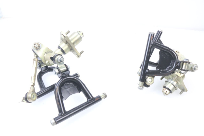 photo de DREIECKSLENKER ACHSAUFHÄNGUNG CHINESE QUAD ENFANT ATV PUMA 50 - Details der Befestigungspunkte