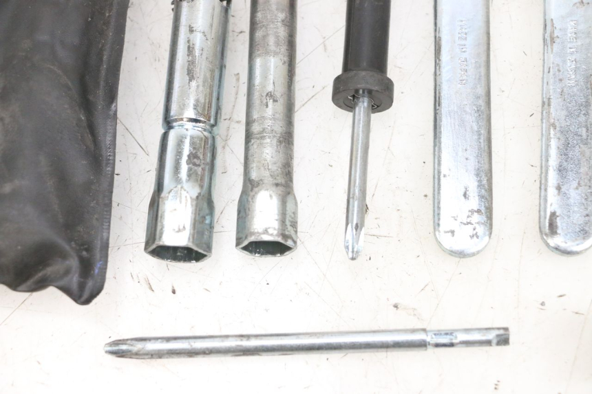 photo de WERKZEUG SUZUKI DL V STROM 1000 (2002 - 2007) - Kennzeichnungen und Originalreferenzen