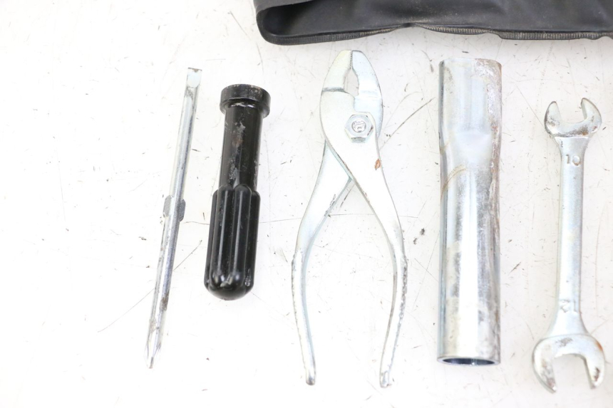 photo de WERKZEUG SUZUKI GSR 750 (2011 - 2017) - Oberflächenzustand und Material