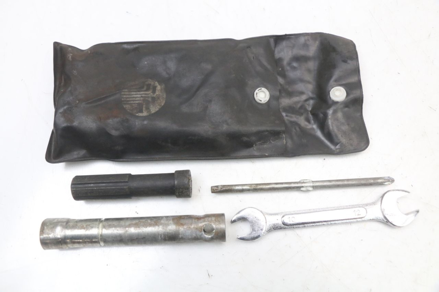 photo de WERKZEUG HYOSUNG GTR 125 (2006 - 2008) - Hauptansicht