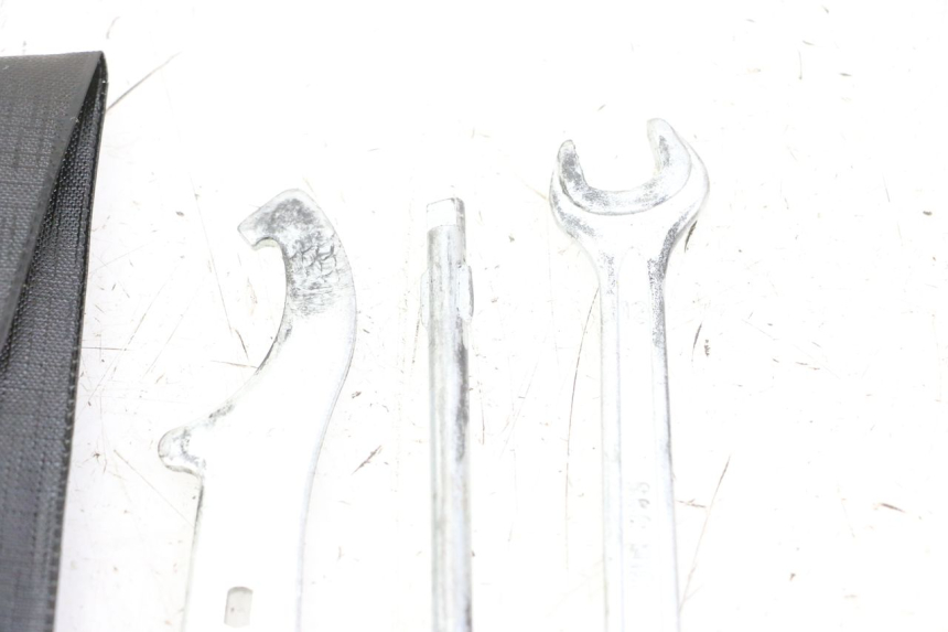 photo de WERKZEUG HONDA FES S-WING SWING ABS 125 (2007 - 2015) - Alternative Perspektive