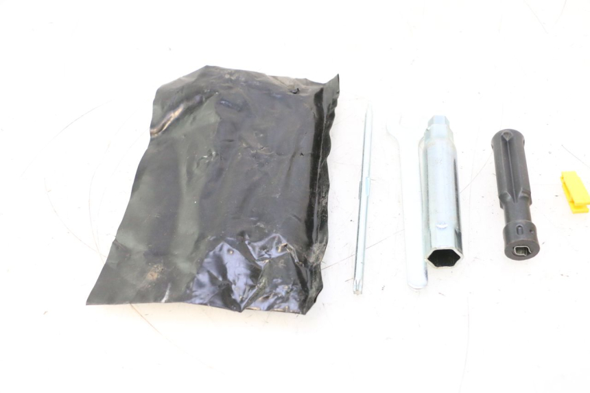 photo de WERKZEUGSET PIAGGIO MP3 LT 400 (2007 - 2012) - Technische Nahaufnahme