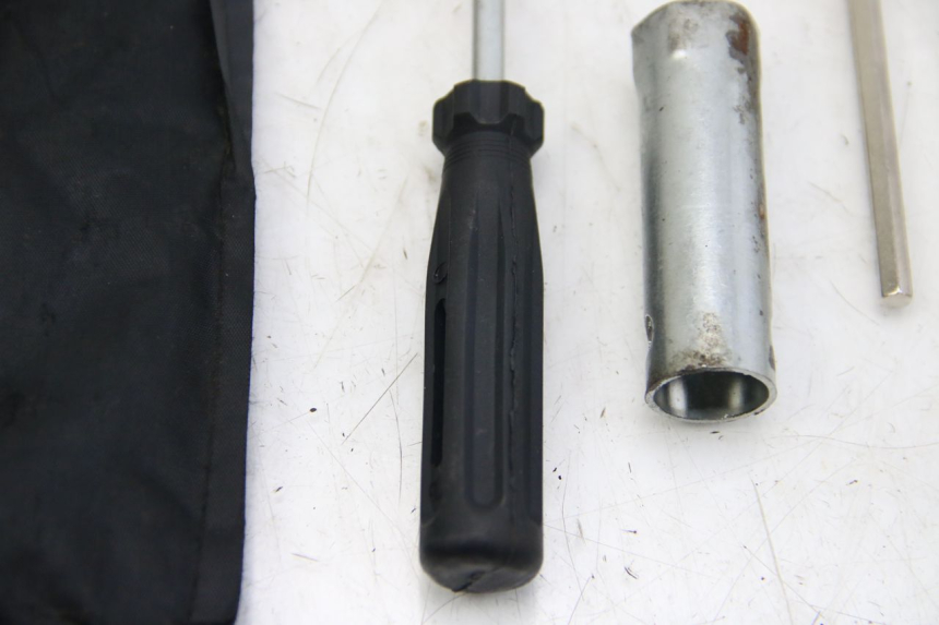 photo de WERKZEUGSET JM MOTORS OLDIES 4T 50 (2010 - 2020) - Zoom auf Gebrauchszustand