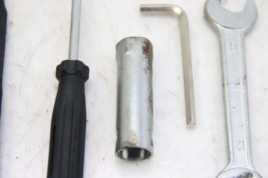 photo de WERKZEUGSET JM MOTORS OLDIES 4T 50 (2010 - 2020) - Technische Nahaufnahme