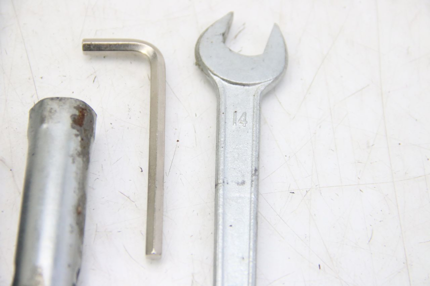 photo de WERKZEUGSET JM MOTORS OLDIES 4T 50 (2010 - 2020) - Details der Befestigungspunkte