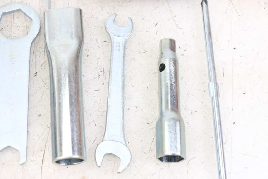 photo de WERKZEUG ROYAL ENFIELD SCRAM 411 (2022 - 2024) - Zoom auf Gebrauchszustand