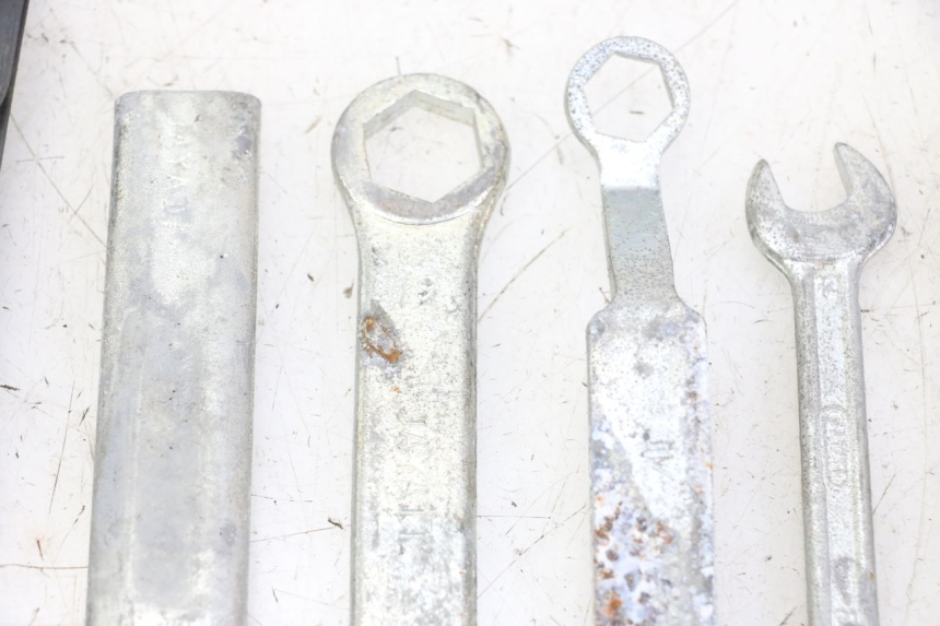 photo de WERKZEUGSET HONDA SCV LEAD 100 (2003 - 2007) - Weitere Ansicht des Artikels