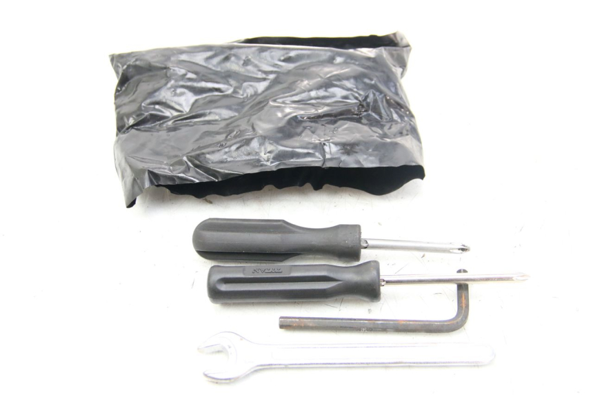 photo de WERKZEUGSET PIAGGIO VESPA GRANTURISMO 125 (2003 - 2007) - Hauptansicht