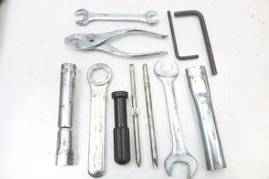 photo de Werkzeugtasche SUZUKI VL INTRUDER 125 (2004 - 2007) - Technische Nahaufnahme