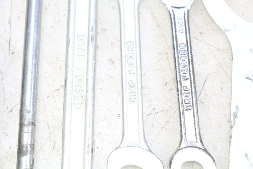 photo de WERKZEUGSET YAMAHA XMAX X-MAX 125 (2006 - 2009) - Weitere Ansicht des Artikels