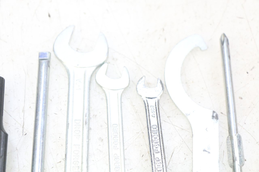 photo de WERKZEUGSET YAMAHA XMAX X-MAX 125 (2006 - 2009) - Kennzeichnungen und Originalreferenzen