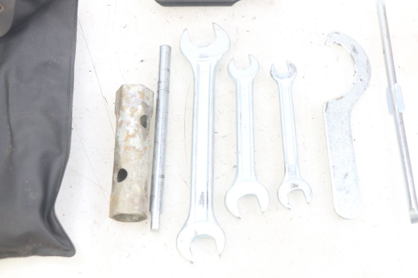 photo de WERKZEUGSET YAMAHA XMAX X-MAX 125 (2006 - 2009) - Details der Befestigungspunkte