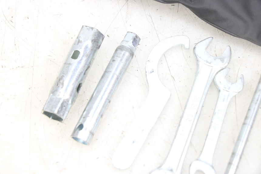 photo de WERKZEUGSET YAMAHA X-MAX XMAX 250 (2006 - 2009) - Details der Befestigungspunkte