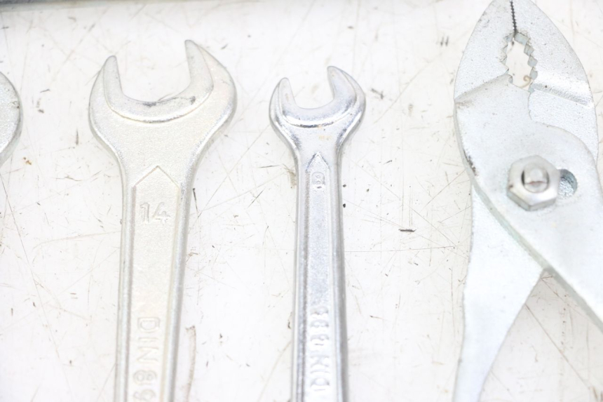 photo de WERKZEUG HONDA XLV VARADERO 125 (2000 - 2006) - Weitere Ansicht des Artikels