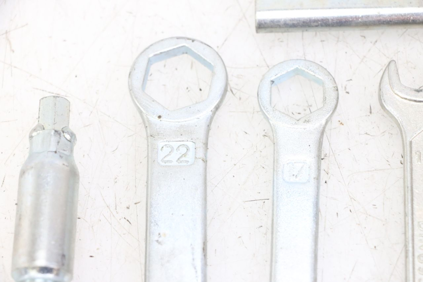 photo de WERKZEUG HONDA XLV VARADERO 125 (2000 - 2006) - Charakteristische Merkmale