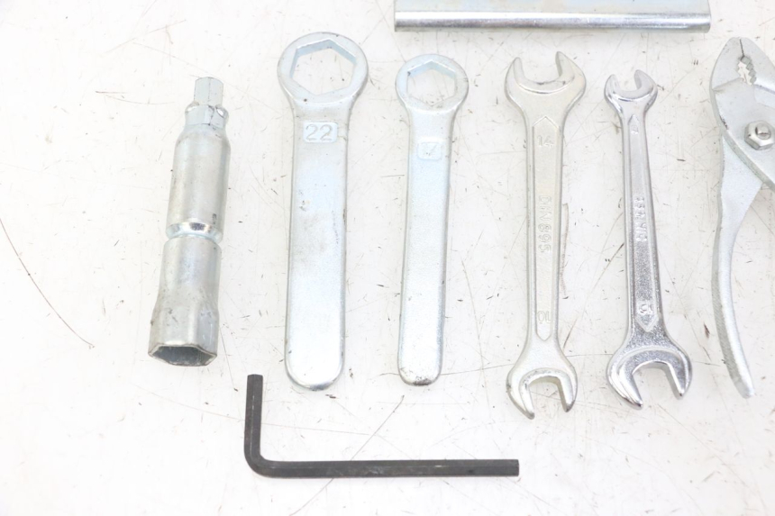 photo de WERKZEUG HONDA XLV VARADERO 125 (2000 - 2006) - Oberflächenzustand und Material