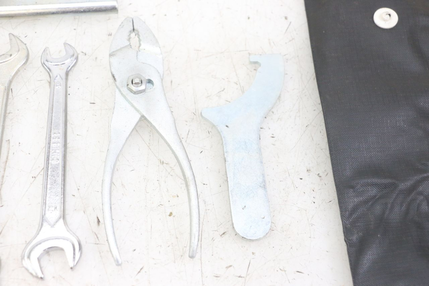 photo de WERKZEUG HONDA XLV VARADERO 125 (2000 - 2006) - Kennzeichnungen und Originalreferenzen