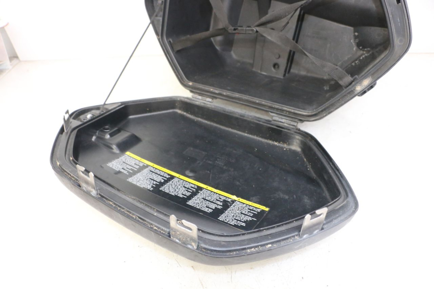 photo de KOFFERTRÄGER YAMAHA FJR ABS 1300 (2006 - 2012) - Details der Befestigungspunkte