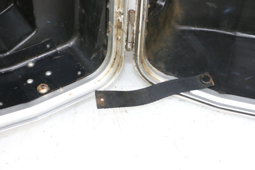 photo de KOFFERTRÄGER LINK KAWASAKI GTR 1000 (1994 - 2004) - Zoom auf Gebrauchszustand