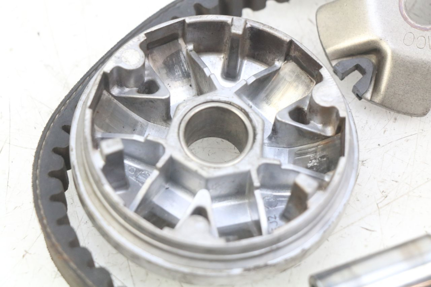 photo de VARIOMETER KYMCO AGILITY 16+ 4T 50 (2018 - 2023) - Details der Befestigungspunkte