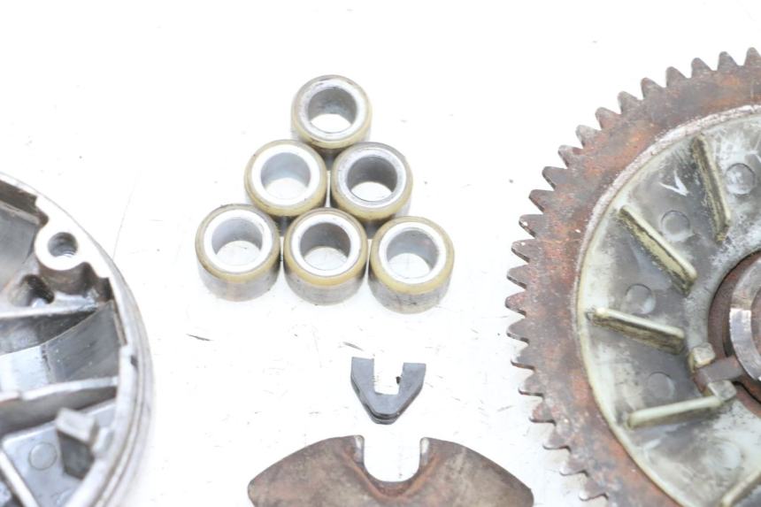 photo de VARIATOR KYMCO AGILITY 4T 50 (2005 - 2018) - Details der Befestigungspunkte