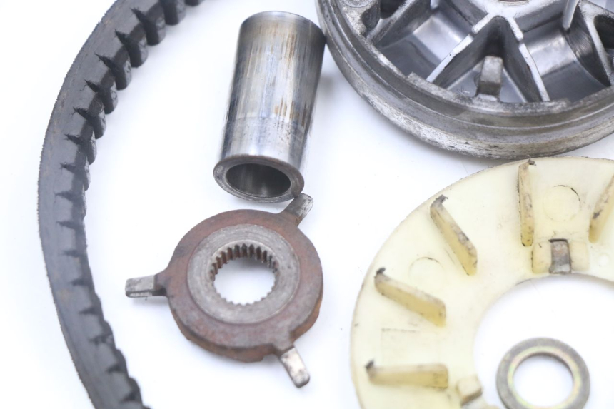 photo de VARIOMETER PEUGEOT KISBEE 4T 50 (2018 - 2022) - Details der Befestigungspunkte