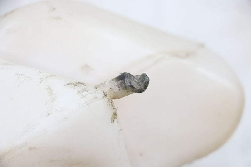 photo de KÜHLWASSERBEHÄLTER DERBI GPR 50 (2004 - 2009) - Details der Befestigungspunkte