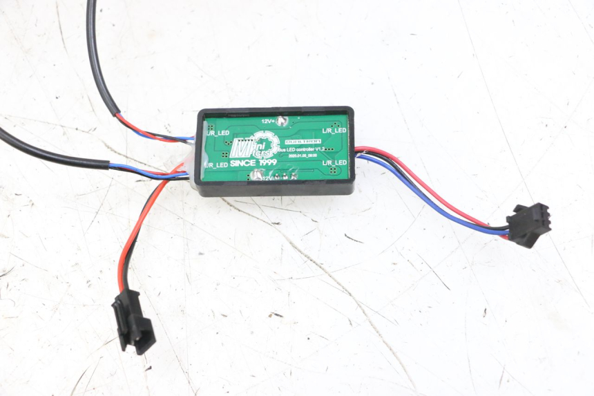 photo de KONTROLLLAMPE DUALTRON AMINIA 1 - Details der Befestigungspunkte