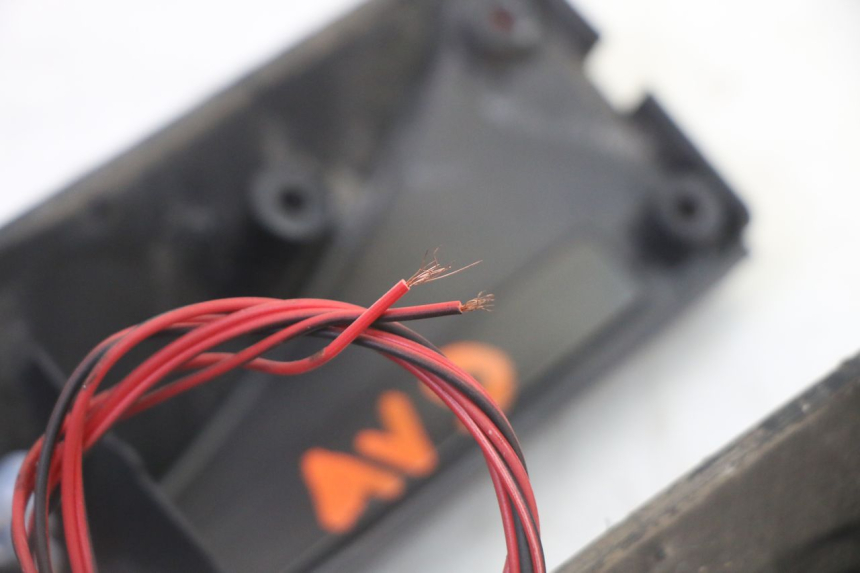 photo de KONTROLLLAMPE HITWAY H5 1 - Details der Befestigungspunkte