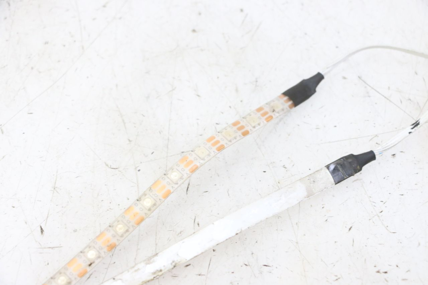 photo de KONTROLLLAMPE HITWAY H5 1 - Technische Nahaufnahme