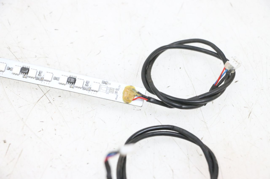 photo de KONTROLLLAMPE DUALTRON VICTOR LIMITED 1 - Oberflächenzustand und Material