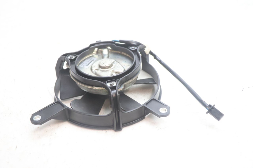 photo de VENTILATOR HONDA FJS SILVER WING SILVERWING 400 (2005 - 2008) - Zoom auf Gebrauchszustand