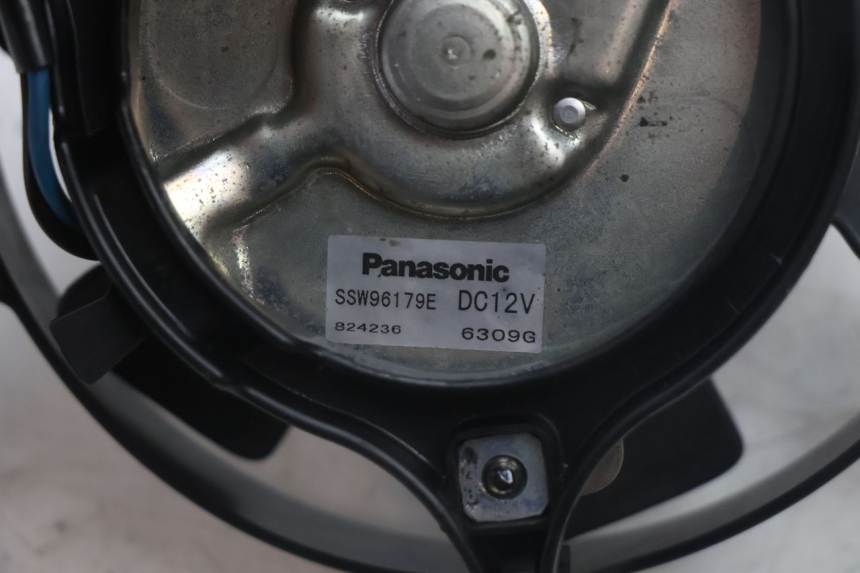 photo de VENTILATOR HONDA FJS SILVER WING SILVERWING 400 (2005 - 2008) - Technische Nahaufnahme