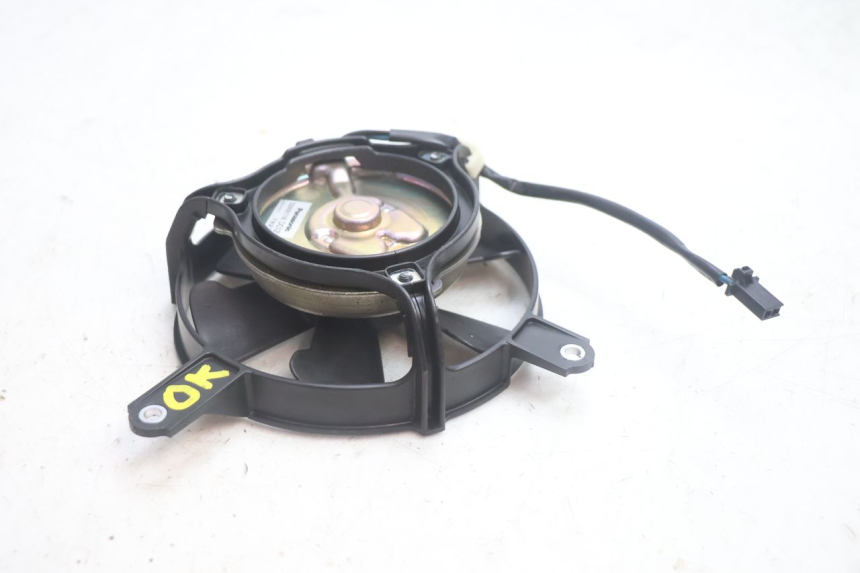 photo de VENTILATOR HONDA FJS SILVER WING SILVERWING 400 (2005 - 2008) - Zoom auf Gebrauchszustand