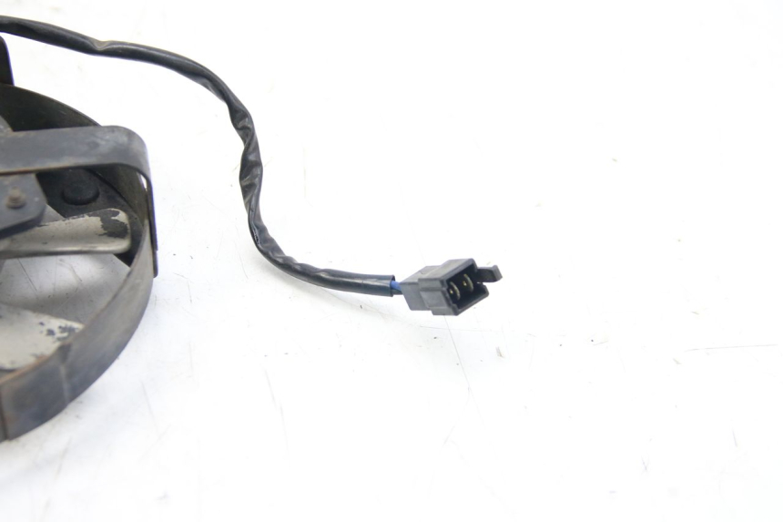 photo de LüFTER YAMAHA FZS FAZER 600 (2001 - 2003) - Zoom auf Gebrauchszustand