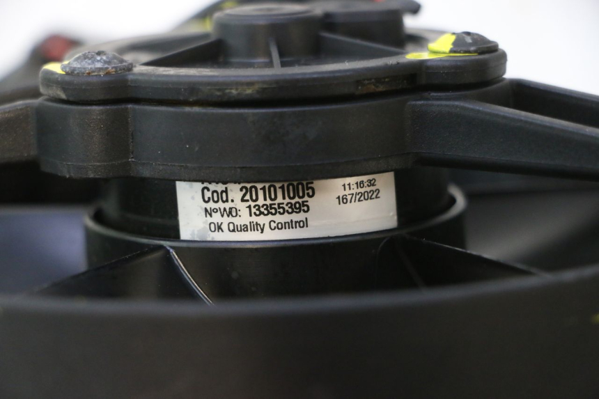 photo de VENTILATOR PIAGGIO MP3 HPE 530 (2022 - 2026) - Zoom auf Gebrauchszustand