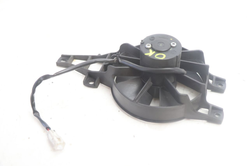 photo de VENTILATOR PIAGGIO MP3 500 (2016 - 2018) - Alternative Perspektive