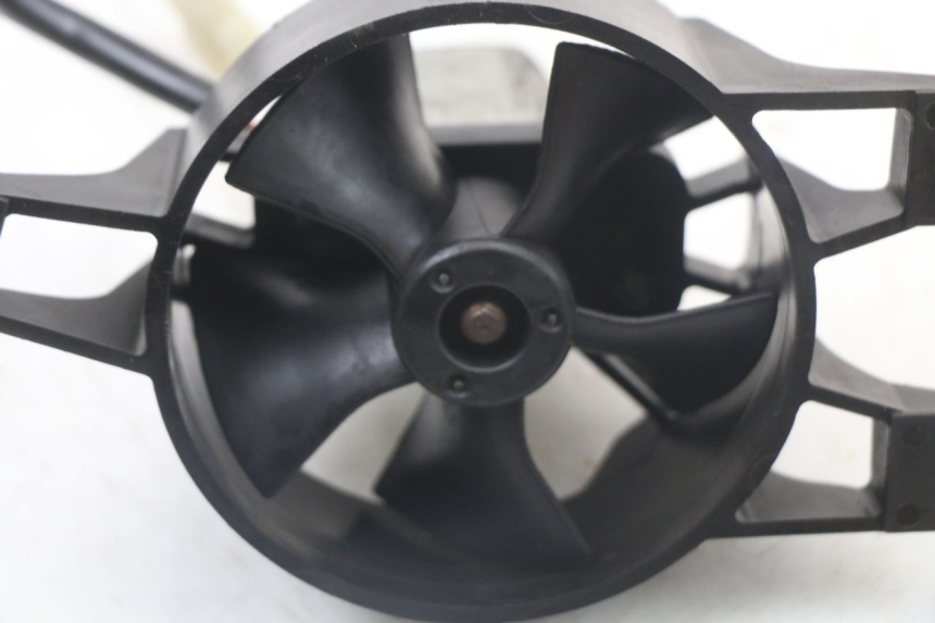 photo de VENTILATOR PIAGGIO BEVERLY 125 (1998 - 2005) - Detailansicht des Bauteils