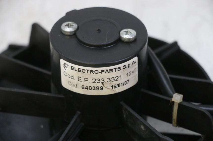 photo de LüFTER PIAGGIO MP3 125 (2006 - 2014) - Alternative Perspektive