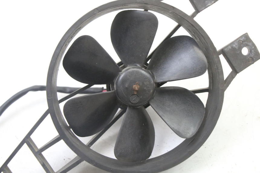 photo de VENTILATOR PEUGEOT SATELIS COMPRESSOR K15 125 (2006 - 2009) - Detailansicht des Bauteils
