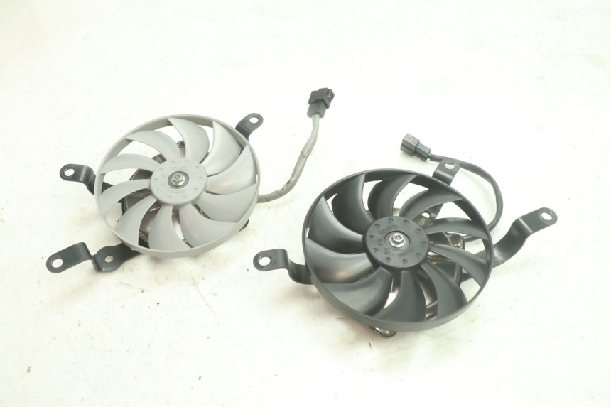 photo de VENTILATOR YAMAHA YZF R6 600 (2008 - 2009) - Hauptansicht