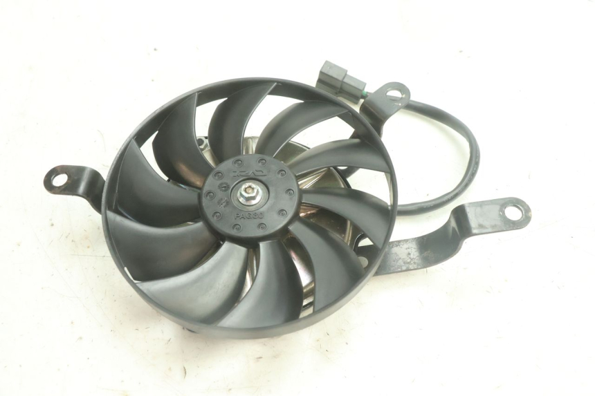 photo de VENTILATOR YAMAHA YZF R6 600 (2008 - 2009) - Detailansicht des Bauteils