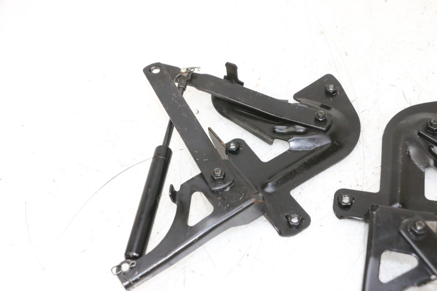 photo de FEDERBEIN HELMFACH JM MOTORS GTS 125 (2015 - 2019) - Details der Befestigungspunkte