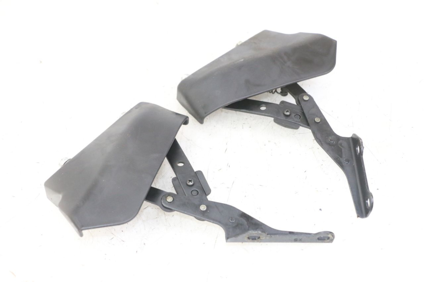 photo de FEDERBEIN HELMFACH PIAGGIO MP3 LT 300 (2010 - 2016) - Detailansicht des Bauteils