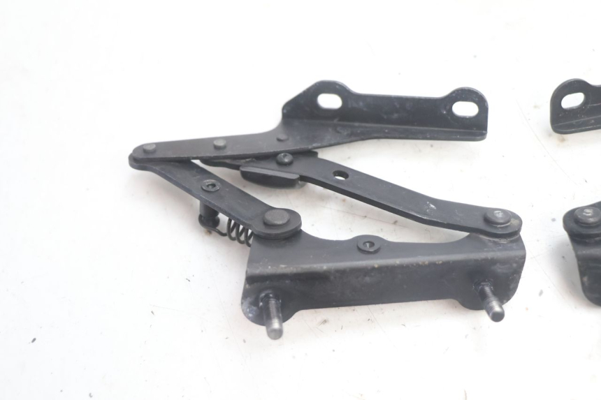 photo de FEDERBEIN HELMFACH PIAGGIO MP3 125 (2006 - 2014) - Details der Befestigungspunkte