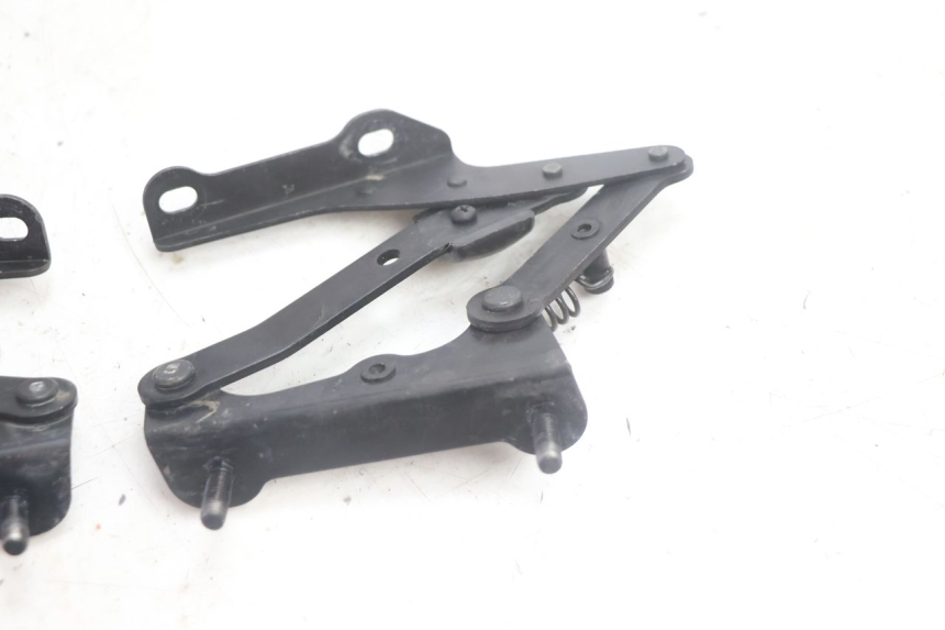 photo de FEDERBEIN HELMFACH PIAGGIO MP3 125 (2006 - 2014) - Oberflächenzustand und Material