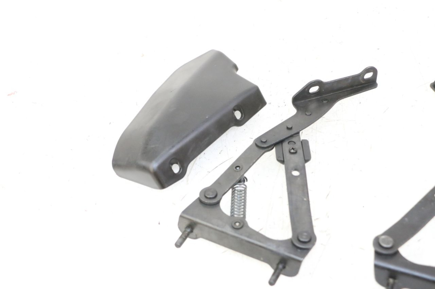 photo de KOFFERRAUMDÄMPFER PIAGGIO MP3 LT 400 (2007 - 2012) - Zoom auf Gebrauchszustand