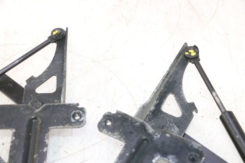 photo de FEDERBEIN HELMFACH PEUGEOT SATELIS 125 (2006 - 2009) - Detailansicht des Bauteils